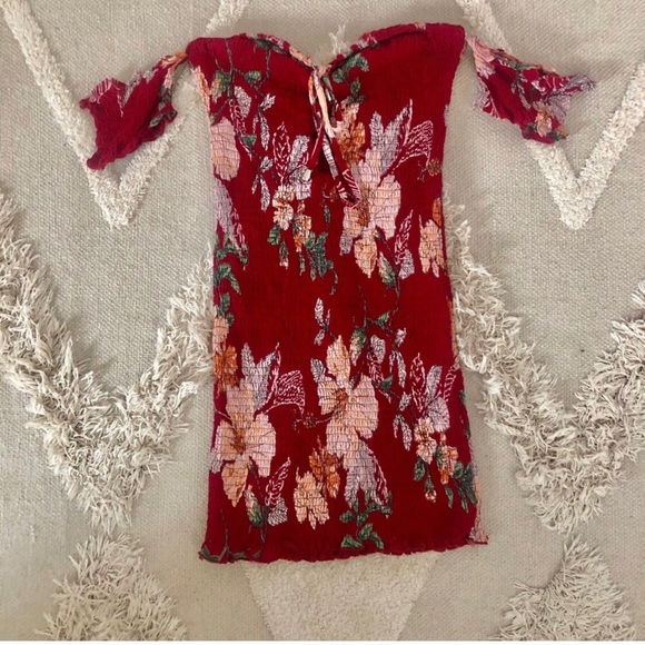 Princess Polly Dresses & Skirts - Smocked floral tube dress